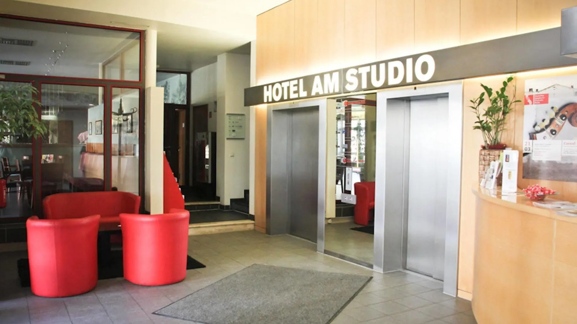 Enjoy Hotel Am Studio Berlin 3*,