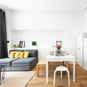 wiesen-living-apartment-for-up-to-12.getmunichhotels.com/
